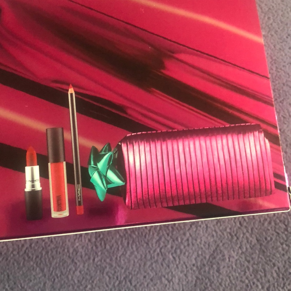 Full size red lips / Mac pretty things set FINAL SALE